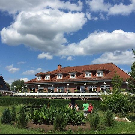 Hotel Und Restaurant Zum Bunten Hirsch ミロー エクステリア 写真