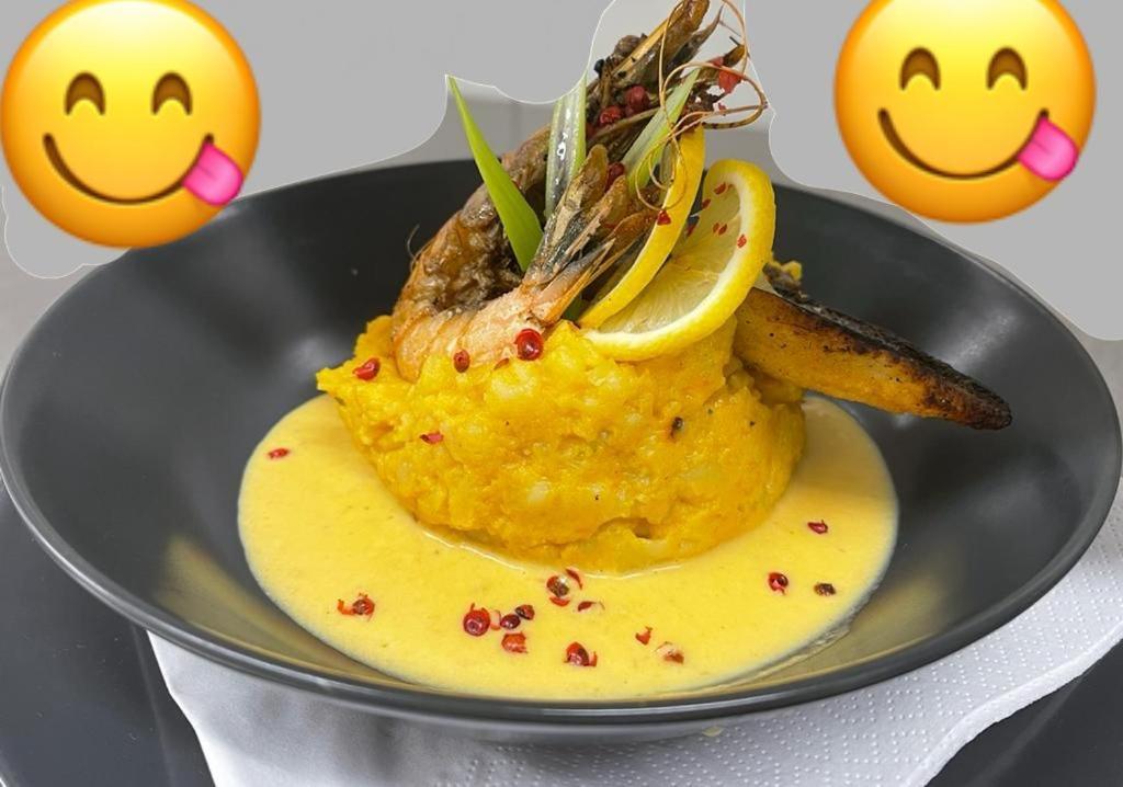 Hotel Und Restaurant Zum Bunten Hirsch ミロー エクステリア 写真