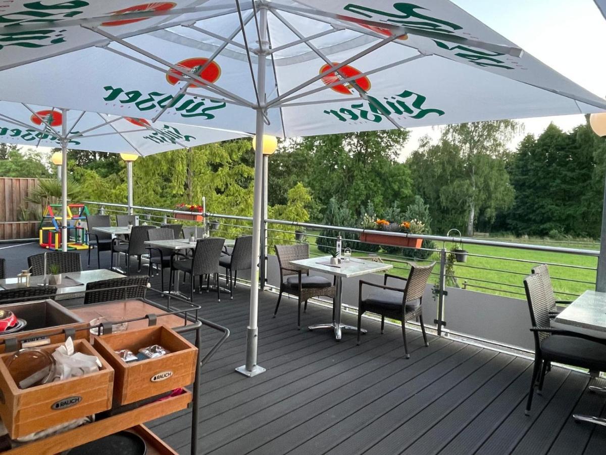Hotel Und Restaurant Zum Bunten Hirsch ミロー エクステリア 写真