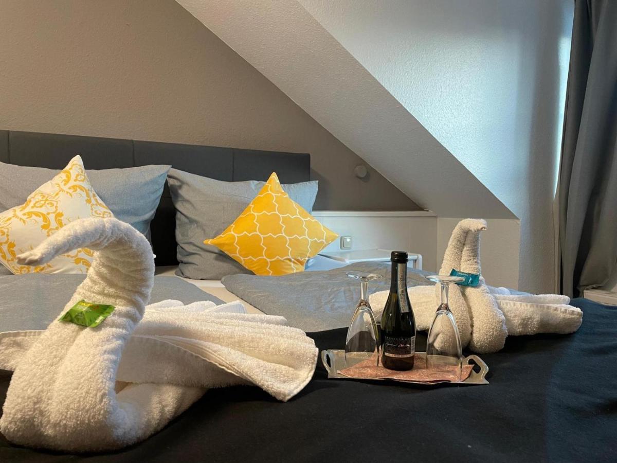 Hotel Und Restaurant Zum Bunten Hirsch ミロー エクステリア 写真